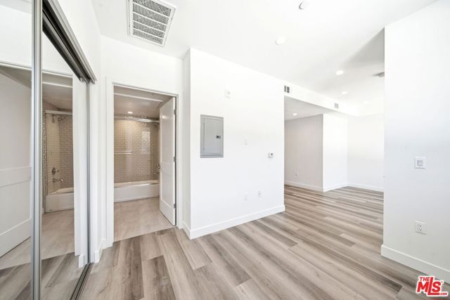 667 N Wilton Place 302, Los Angeles, CA 90004
