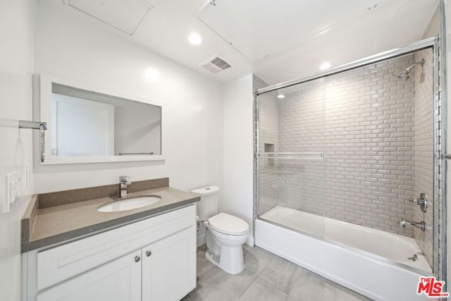 667 N Wilton Place 302, Los Angeles, CA 90004