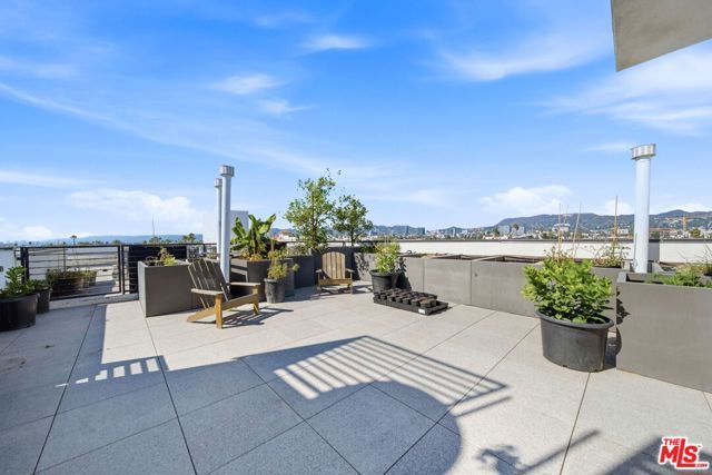 667 N Wilton Place 302, Los Angeles, CA 90004