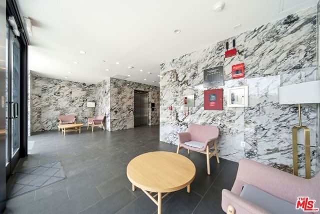 667 N Wilton Place 302, Los Angeles, CA 90004