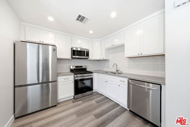 667 N Wilton Place 302, Los Angeles, CA 90004