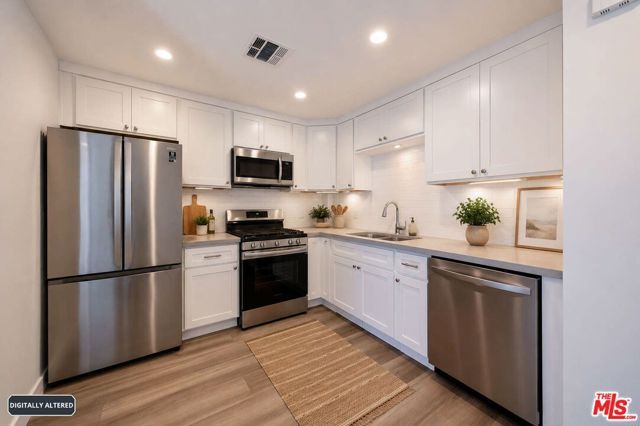 667 N Wilton Place 302, Los Angeles, CA 90004