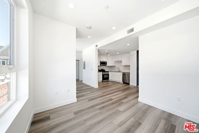 667 N Wilton Place 302, Los Angeles, CA 90004
