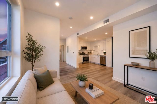 667 N Wilton Place 302, Los Angeles, CA 90004
