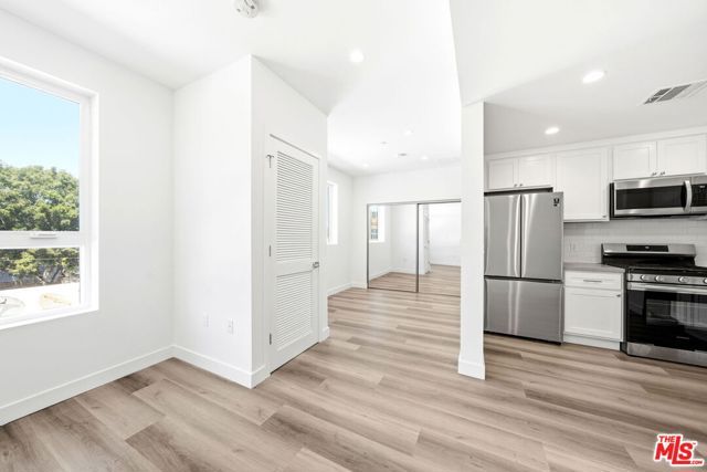 667 N Wilton Place 302, Los Angeles, CA 90004