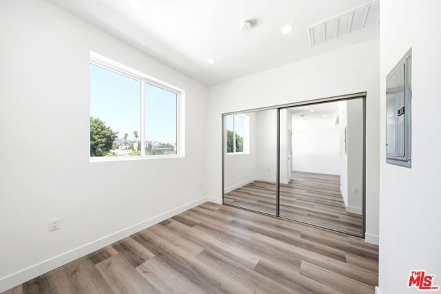 667 N Wilton Place 302, Los Angeles, CA 90004