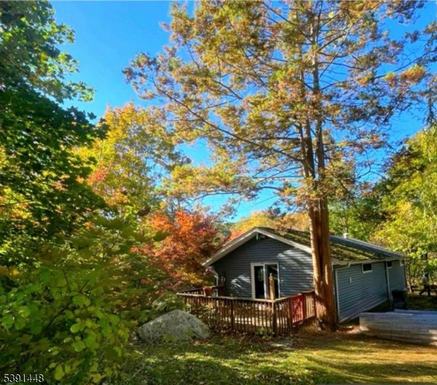 8 Beach View Ct, Hardyston Twp., NJ 07460