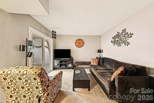 7031 Stonington Lane, Charlotte, NC 28227