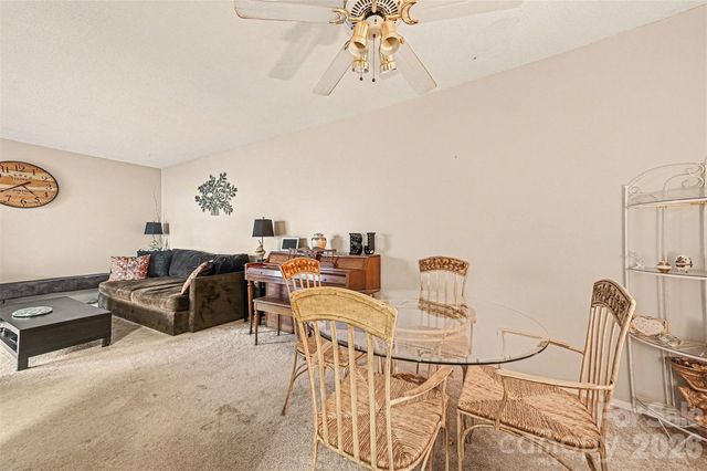 7031 Stonington Lane, Charlotte, NC 28227