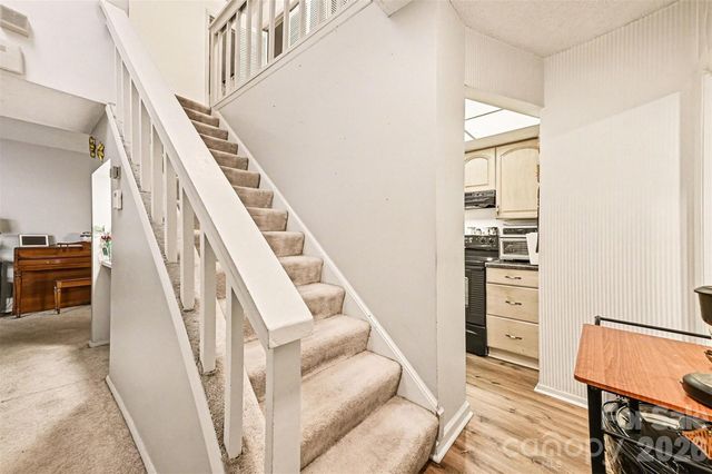 7031 Stonington Lane, Charlotte, NC 28227