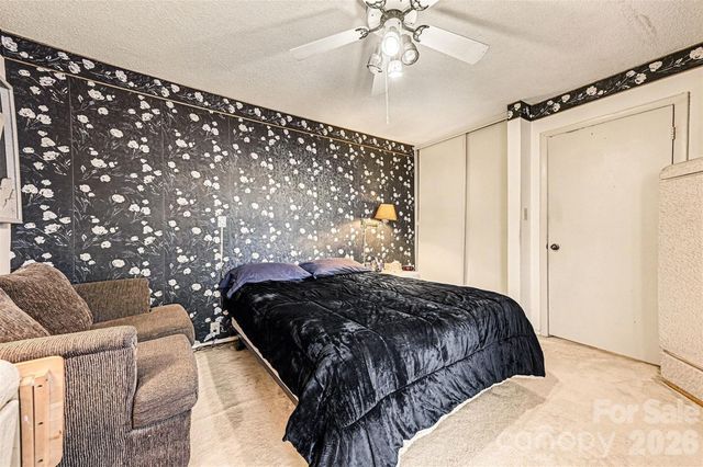 7031 Stonington Lane, Charlotte, NC 28227