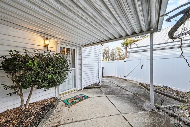 7031 Stonington Lane, Charlotte, NC 28227