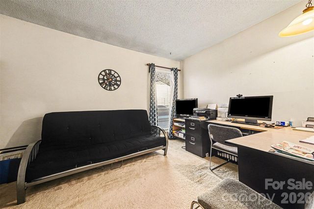 7031 Stonington Lane, Charlotte, NC 28227