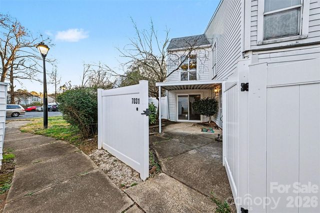 7031 Stonington Lane, Charlotte, NC 28227