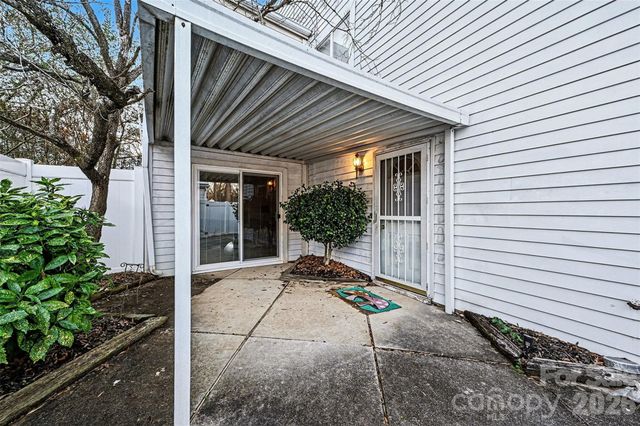 7031 Stonington Lane, Charlotte, NC 28227