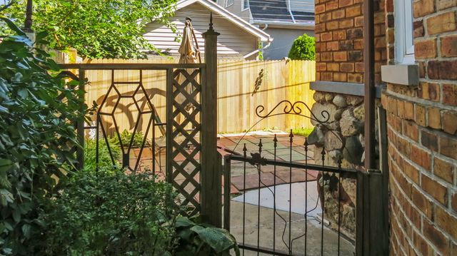 535 N Ashland Avenue, La Grange Park, IL 60526