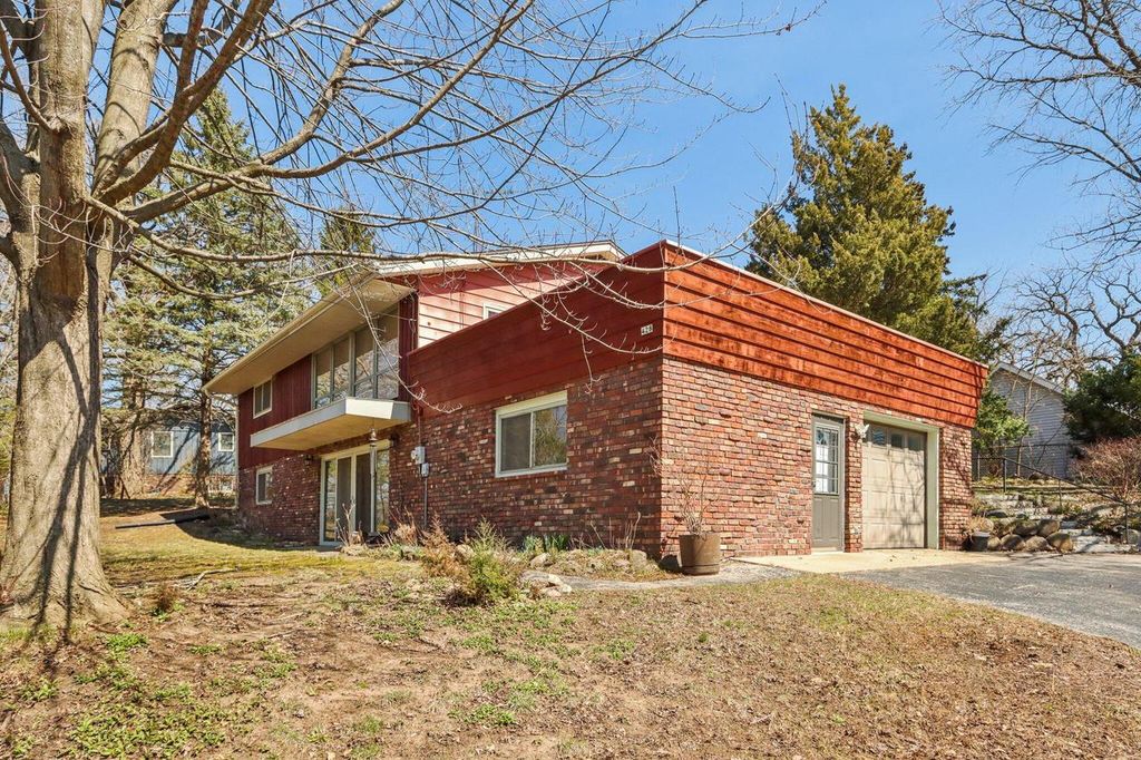 428 Ridge AVENUE, Burlington, WI 53105