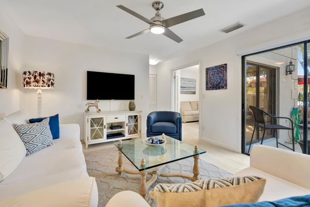 352 Prestwick Circle 3, Palm Beach Gardens, FL 33418