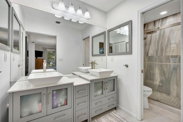 352 Prestwick Circle 3, Palm Beach Gardens, FL 33418