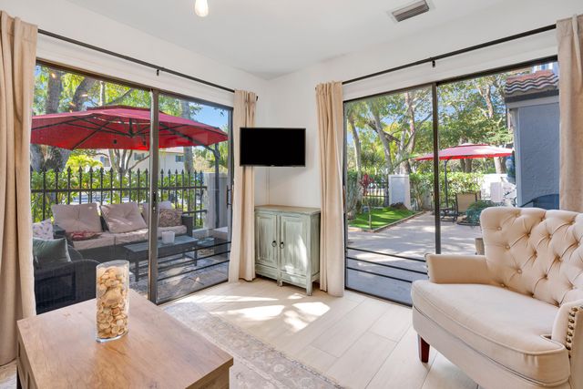 352 Prestwick Circle 3, Palm Beach Gardens, FL 33418