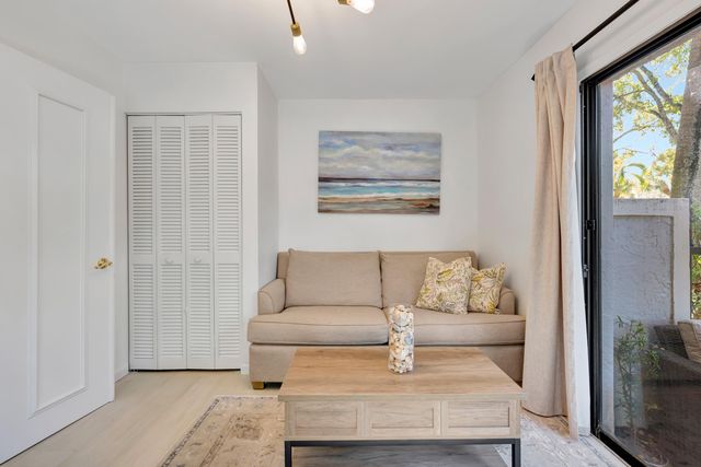 352 Prestwick Circle 3, Palm Beach Gardens, FL 33418