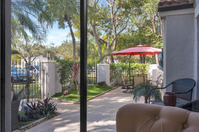 352 Prestwick Circle 3, Palm Beach Gardens, FL 33418