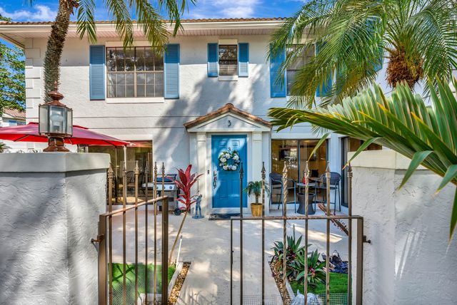 352 Prestwick Circle 3, Palm Beach Gardens, FL 33418