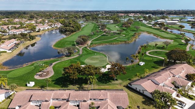 352 Prestwick Circle 3, Palm Beach Gardens, FL 33418