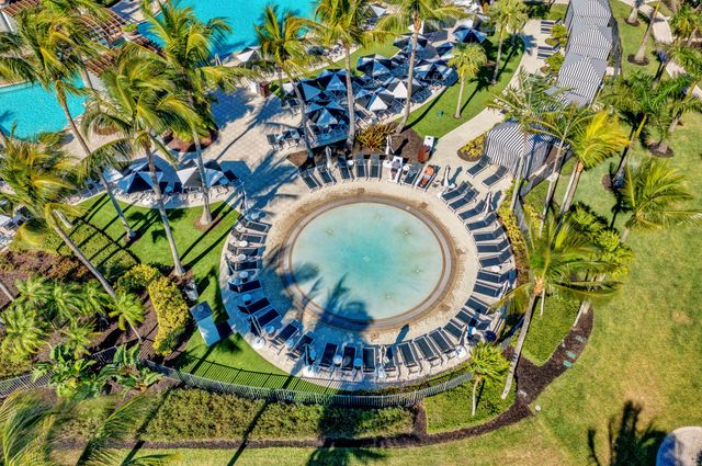 352 Prestwick Circle 3, Palm Beach Gardens, FL 33418