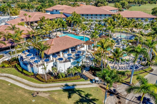 352 Prestwick Circle 3, Palm Beach Gardens, FL 33418