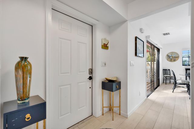 352 Prestwick Circle 3, Palm Beach Gardens, FL 33418