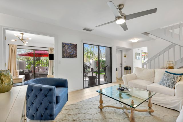 352 Prestwick Circle 3, Palm Beach Gardens, FL 33418