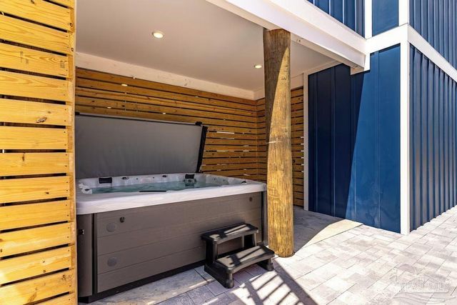 8169 White Sands Blvd, Navarre Beach, FL 32566