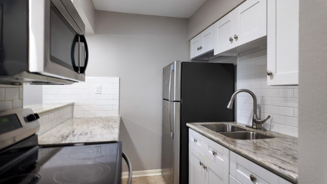 2102 5th Avenue N 10, Texas City, TX 77590