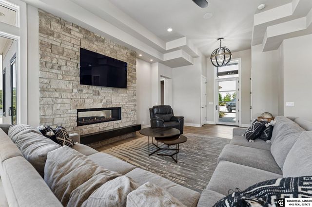28401 Laurel Circle, Valley, NE 68064