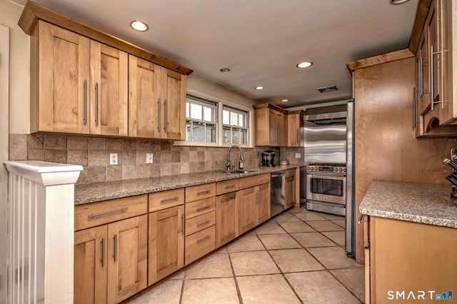 1085 Dunbar Hill Road, Hamden, CT 06514