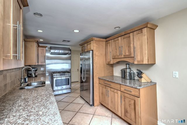 1085 Dunbar Hill Road, Hamden, CT 06514