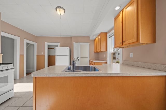 27 Highland St 27, Woburn, MA 01801