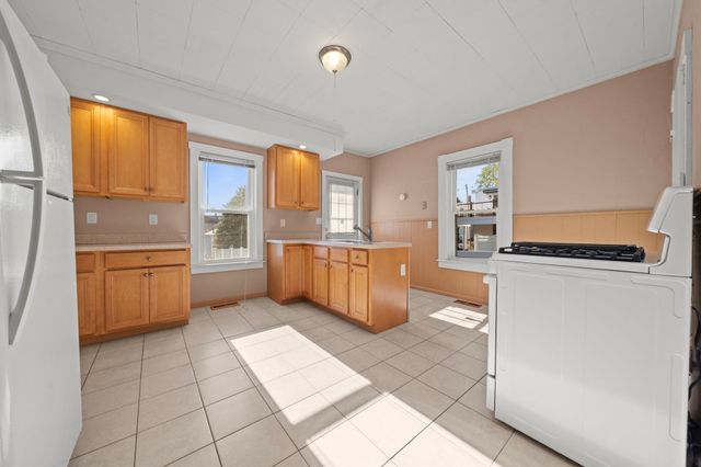 27 Highland St 27, Woburn, MA 01801