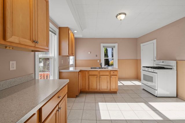 27 Highland St 27, Woburn, MA 01801