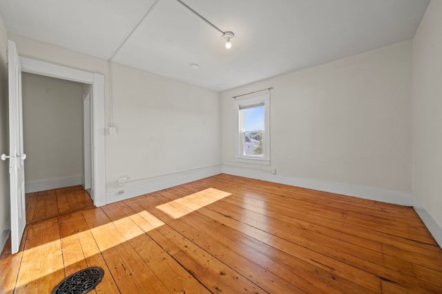 27 Highland St 27, Woburn, MA 01801