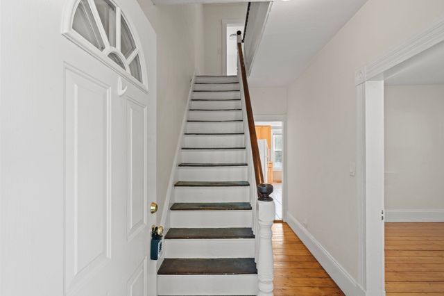 27 Highland St 27, Woburn, MA 01801