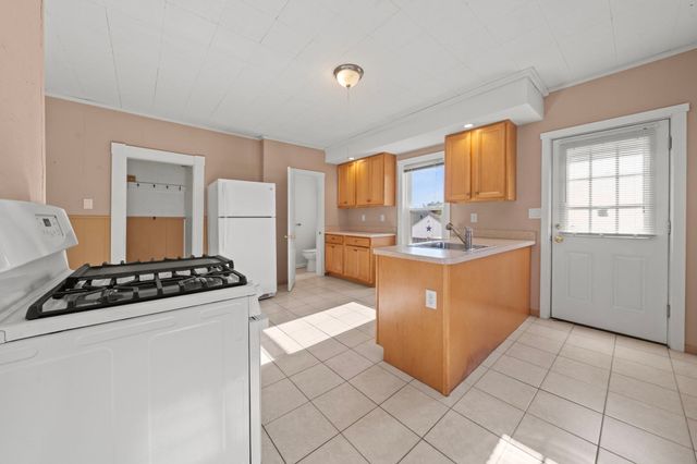 27 Highland St 27, Woburn, MA 01801
