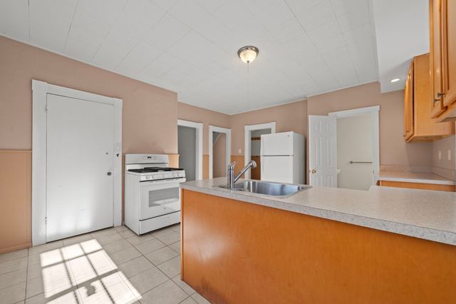 27 Highland St 27, Woburn, MA 01801