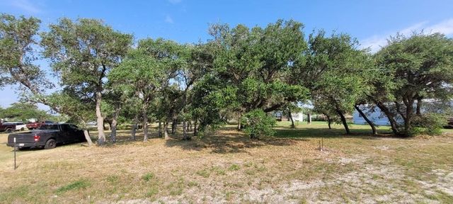 815 S Terry St, Rockport, TX 78382