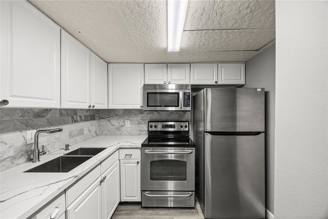 14719 Barryknoll Lane 52, Houston, TX 77079