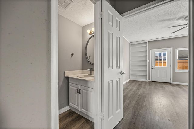 14719 Barryknoll Lane 52, Houston, TX 77079