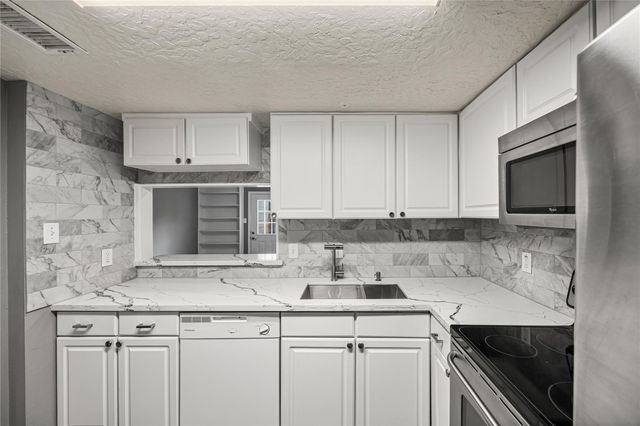 14719 Barryknoll Lane 52, Houston, TX 77079