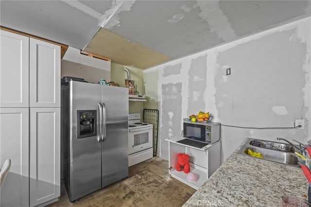 13288 13288 Choco Road, Apple Valley, CA 92308