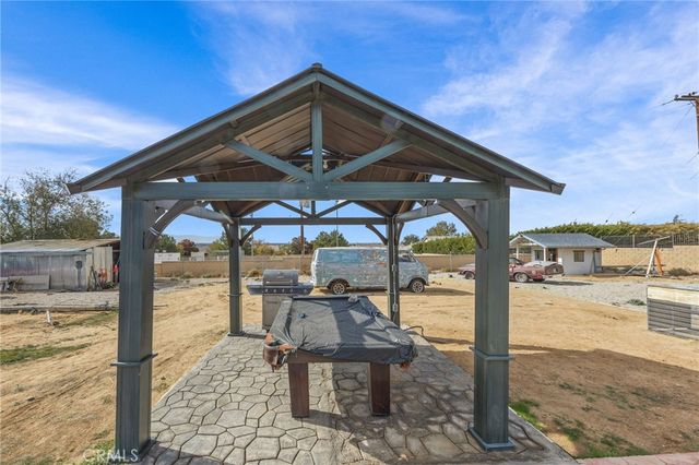 13288 13288 Choco Road, Apple Valley, CA 92308